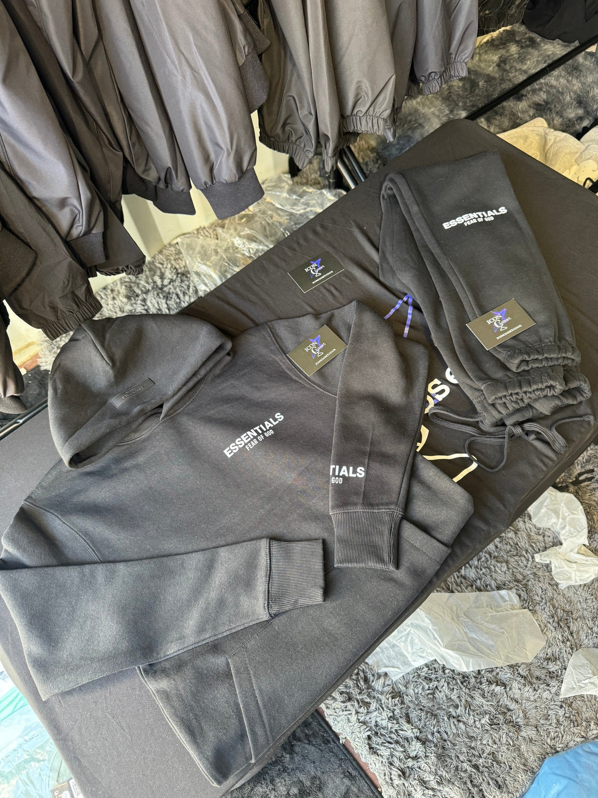 Essential’ Tracksuits